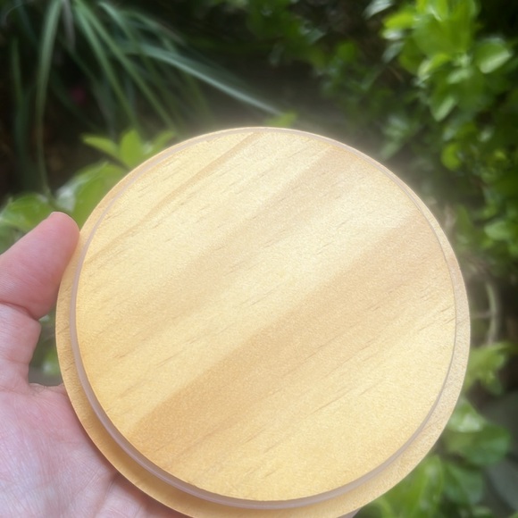 Vetiver + Moss Scented Candle - Picture 15 of 16